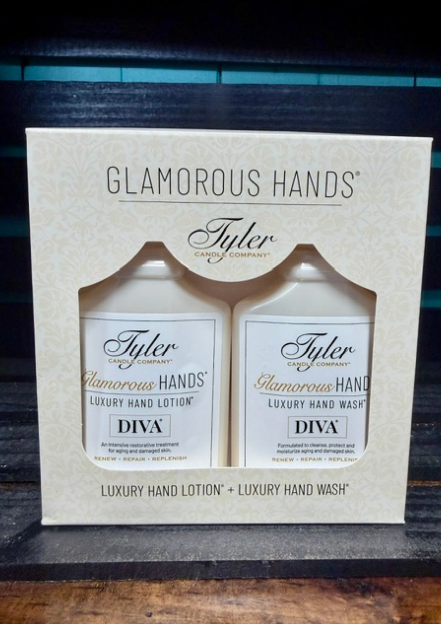 Tyler Candle Co. Glamorous Hands Gift Set-Diva